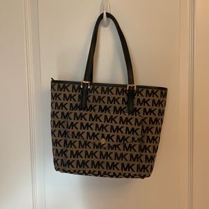 Michael Kors Tote. Used once. Great condition.